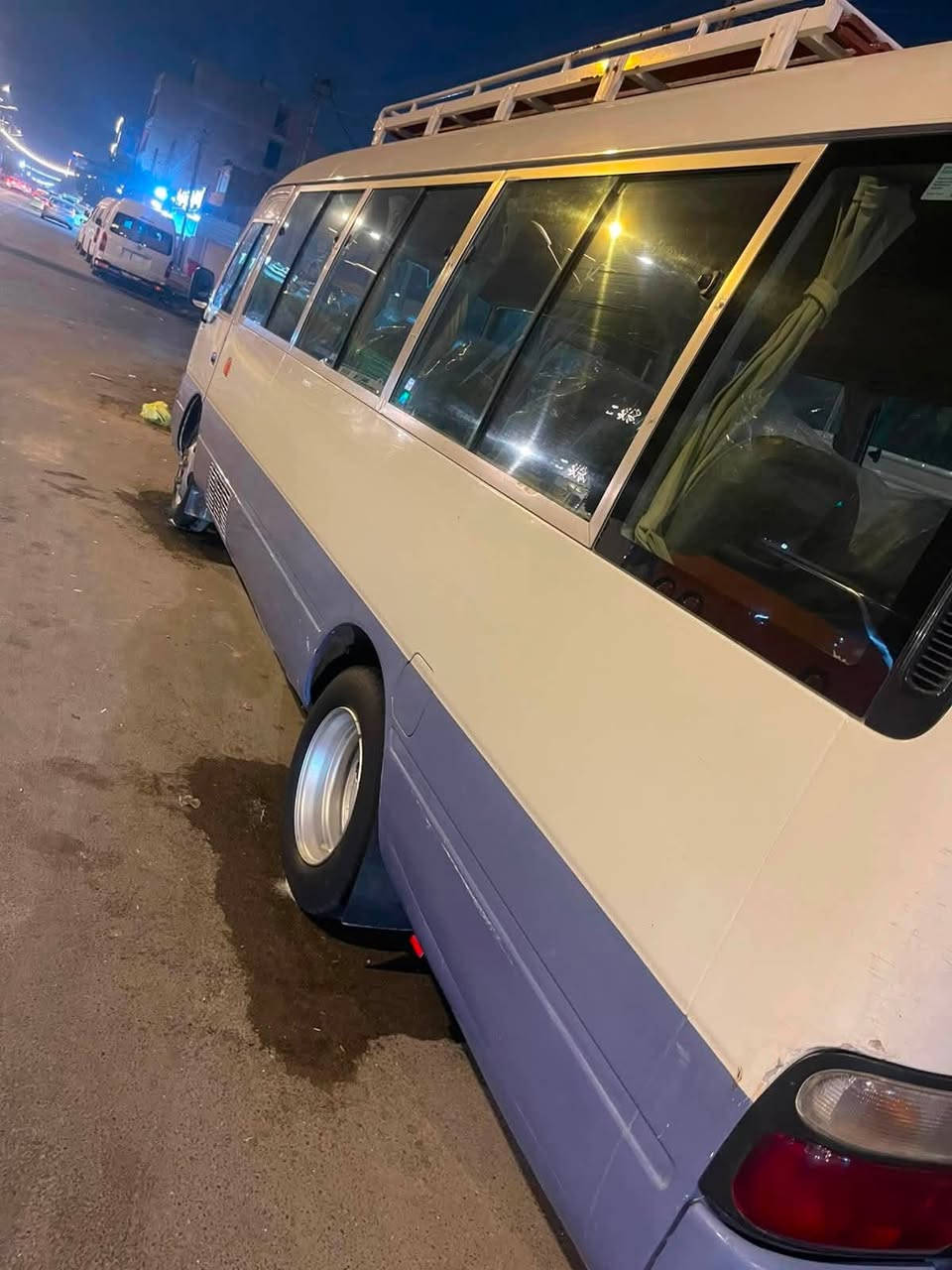 السلام عليكم من رخصه كوستر موديل ٢٠٠٦ مكفوله كير مكينه اكسل تبريد محور جوبلس ناصي اشاير حفر اكسل جديد سيبايه درج درع جاهزه السياره كهربئيات كامله رقم انكليزي مصفره هيئه وغرمات باسمي السياره تحويل ثاني يوم كامله فقط صدر نص عمر والباقي كامل مكمل السعر ١٩٤ بيه مجال بسيط مكان السياره بغداد حي العدل هاتف *********** بيع فقط السياره الواقع احلى من الصور ***********
