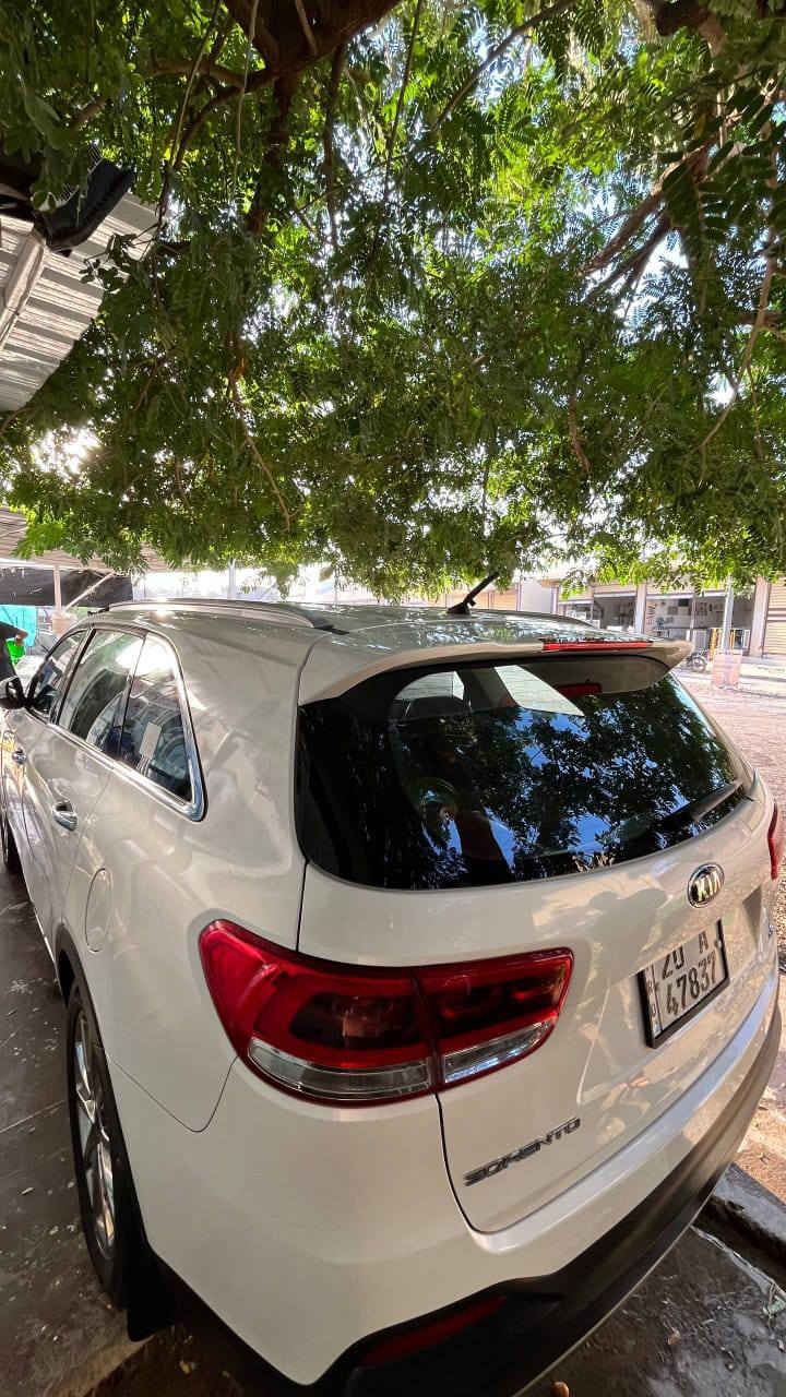 السلام عليكم سورنتو للبيع موديل ٢٠١٨خليجي
فول مواصفات ماعدا فتحه 
مكينه سته سلندر ٣٥٠٠
تبريد ثلج 
كير مكينه شرط
ويل كروم١٩ 
كشن  كهربائي
كامره حساسات خلفيه
صندوك كهربائي
رقم انكليزي ديالى هزه وسنويه جديده لغايه٢٠٣٠
بيها ثلاث قطع صبغ السعر٢٠٧
الاتصال على هذا الرقم *********** مكاني ديالى خانقين
