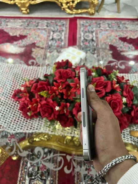 ايفون ١٥ برو ماكس ذاكره ٢٥٦ بطاريه٩١ مكفول وتر بروف دبل شريحه مكاني بغداد الامين الثانيه *********** سعره مليون قفل
