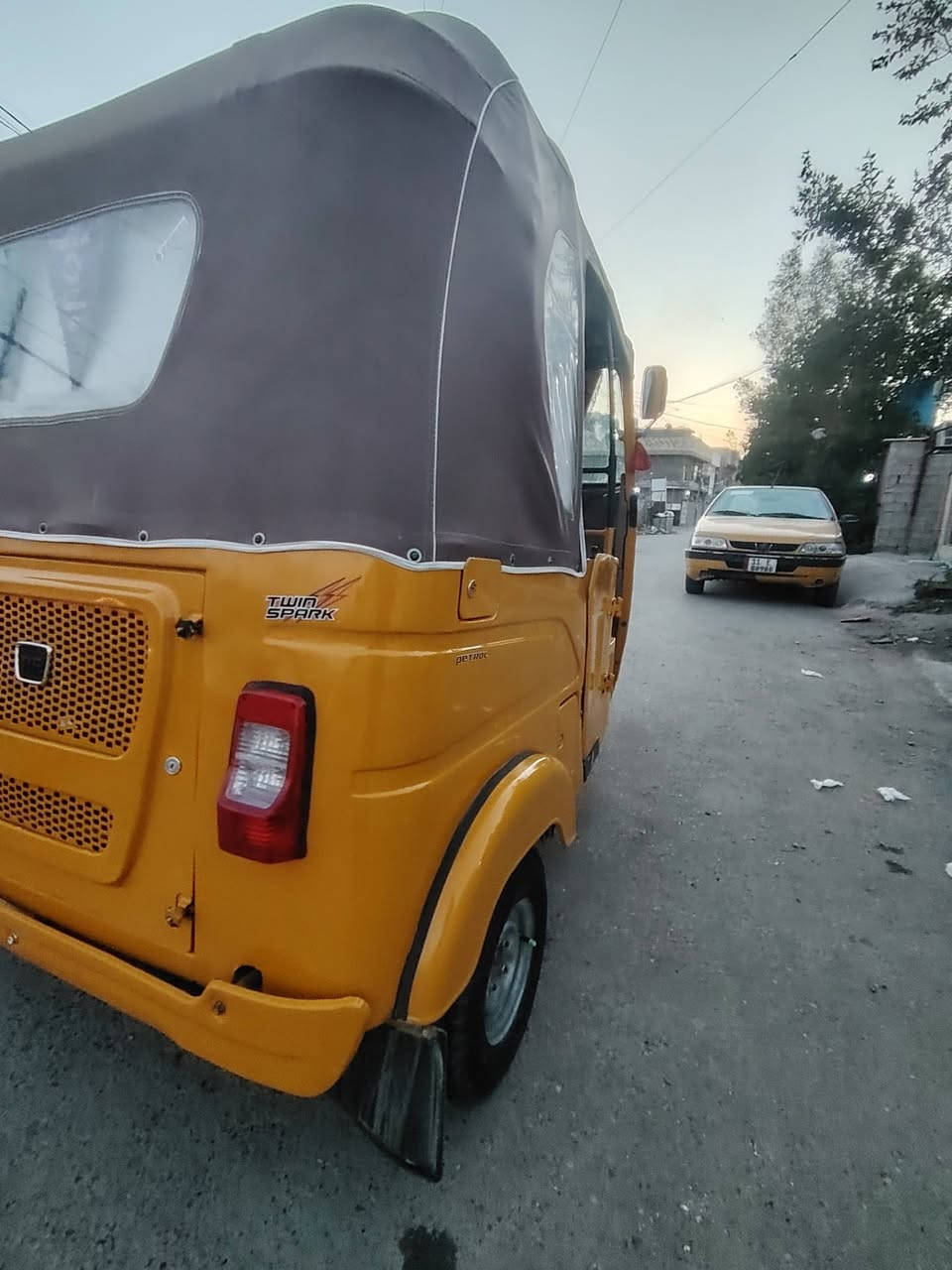 سلام عليكم تكتك للبيع رقم وسنويه رقم بغداد موديل 22شهر11 المكان الزعفرانية السعر 8ملاين الرقم ***********
