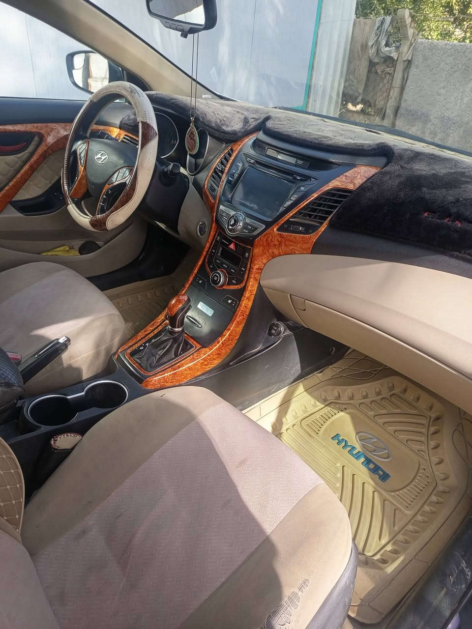 سلام عليكم الانتره وأرد امريكي موديل 2016 ضرار نصف بنيد ليبل واحد سياره فول لامتت واحد على واحد المواصفات لد امامي خلفي تحكم ستيرن جهتين تدفئه تبريد بالكوشنات صندوق كهربائي يشاير بالمره بصمه ابواب ماشيه 130 العنوان بابل سعر 125 وبيها مجال ***********
