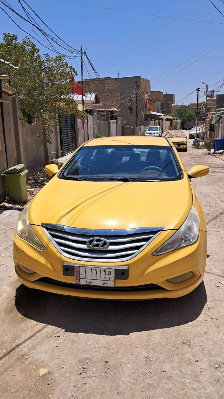 السلام عليكم 
سوناتا موديل 2012 وارد امريكي أجرة ضربتها جاملغ وبنيد بدون دواخل رقم بابل للبيع او المراوس (اوبتما _النترا_فورتي) 2015 فما فوق خصوصي او أجرة 
السعر 90
رقم الموبايل : ***********
