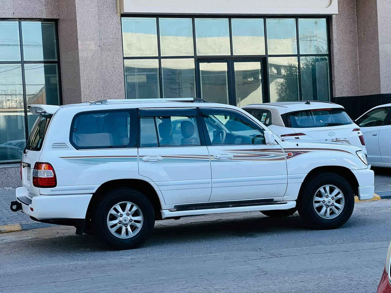 تيوته لاندكروز مديل 2004 محدثه 7 فول مواصفات سعر 127 وبيه مجال للاستفسار الاتصال *********** خليجي بيه جاملغ بدون دواخل وبيهه رشات صبغ جماليه مواصفات فول 1عله1 فتحه سقف سبعه 7راكب ثلث قطع تبريد دبل تانكي ثلاجه داخليه شاشه يباد كامره دواره كير وتماتيك زراق لايت حساسات خلفيه مري كهربائي  داخل صاج حافضه سيدي 12قرص مكينه سته 6سلندر مكينه وكير مكفولات حداديه جديدهه تخم تاير جديد تبريد شغال ثلج رقم بغداد مشروع وطني سياره جديده وجاهزه وأي نقص مابيهه مكان سياره كربلاء كربلاء, العراق
