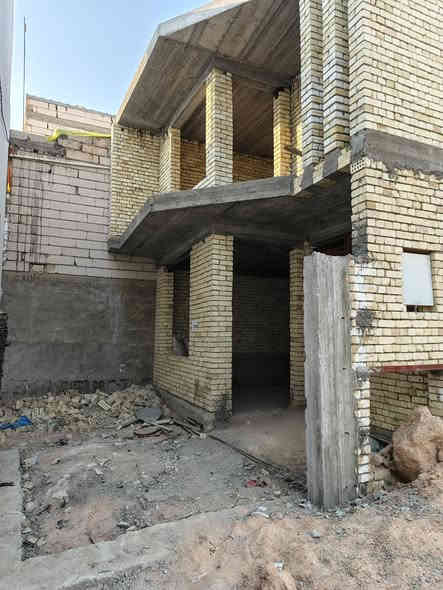 هيكل طابقين للبيع مساحة 120م في كربلاء حي العباس الحولي الساعدين في مجمع الزهراء السكني 3 غرف نوم واستقبال و صاله و مطبخ و حمام عدد 2 للاستفسار على / *********** // ***********
