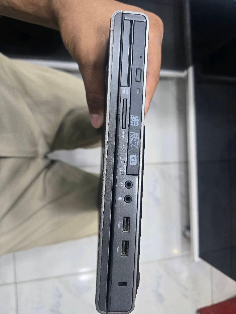 لابتوب ديل Dell Precision M4800 مواصفات كدامك 
معالج Intel Core i7-4800MQ بسرعة 2.70 جيجاهرتز.
الذاكرة (RAM): 8.00 جيجابايت
هارد HHD 512 
نظام التشغيل Windows 11 Pro
بطاريه تعبانه بل استخدام تمشي ربع ساعة و اذا بس شغال ساعه 
اريد مراوس او بيع