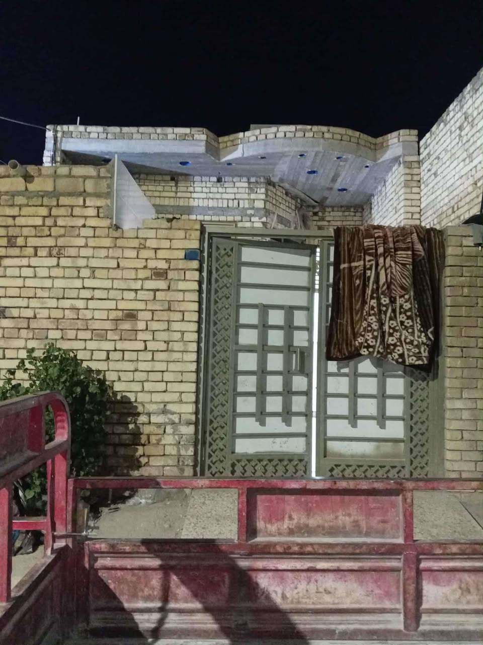 بيت للبيع في منطقه حجي حسن الثانيه 100 متر طولاني ***********
