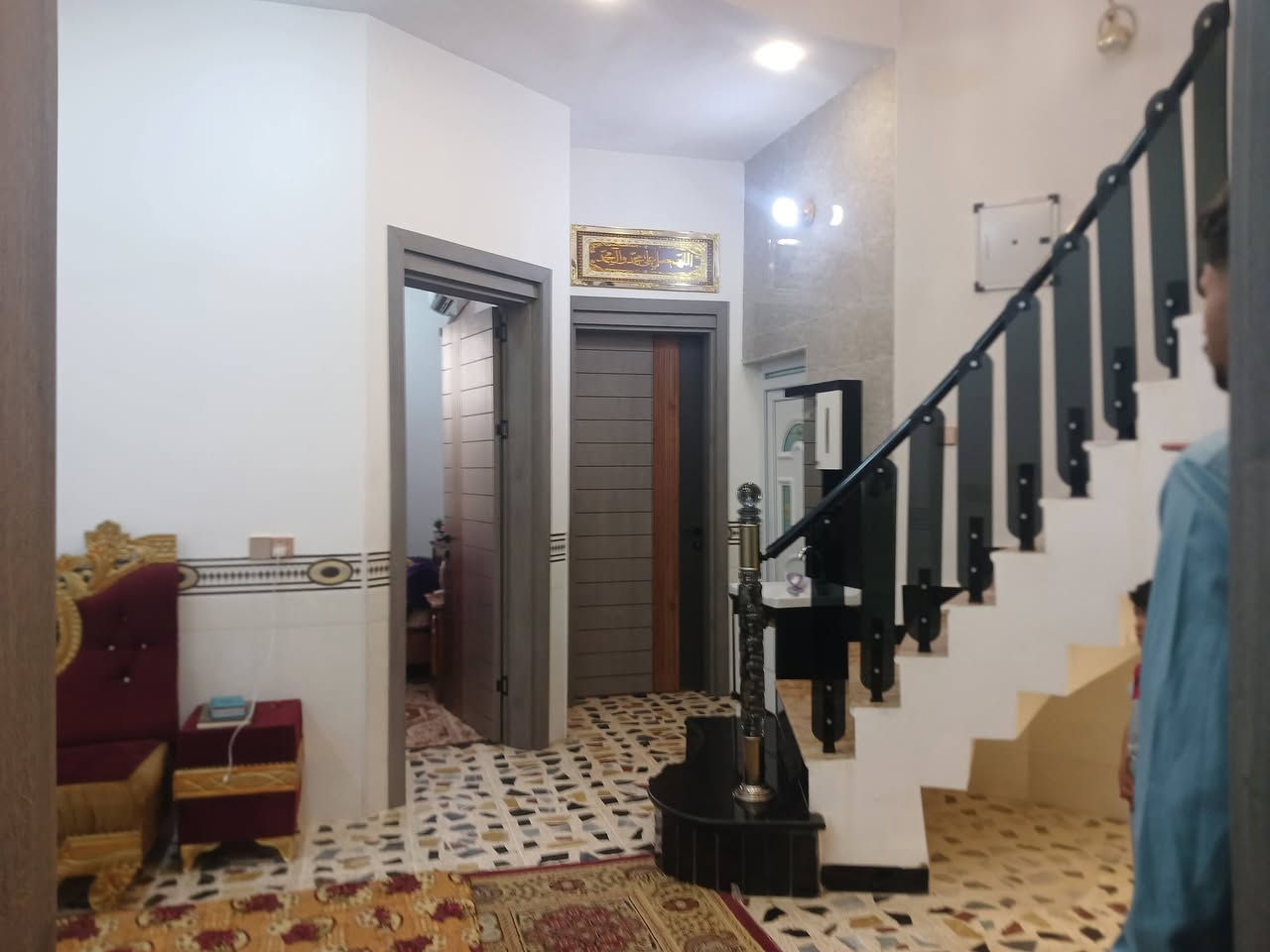 مشتمل البيع حي الجامعة المساحه ١٥٠م طابقين ٤غرف وصاله ومطبخ ستقبال كراج مجموعة صحيات سنه البناء ٢٠٢٥ للستفسار اتصل ***********
