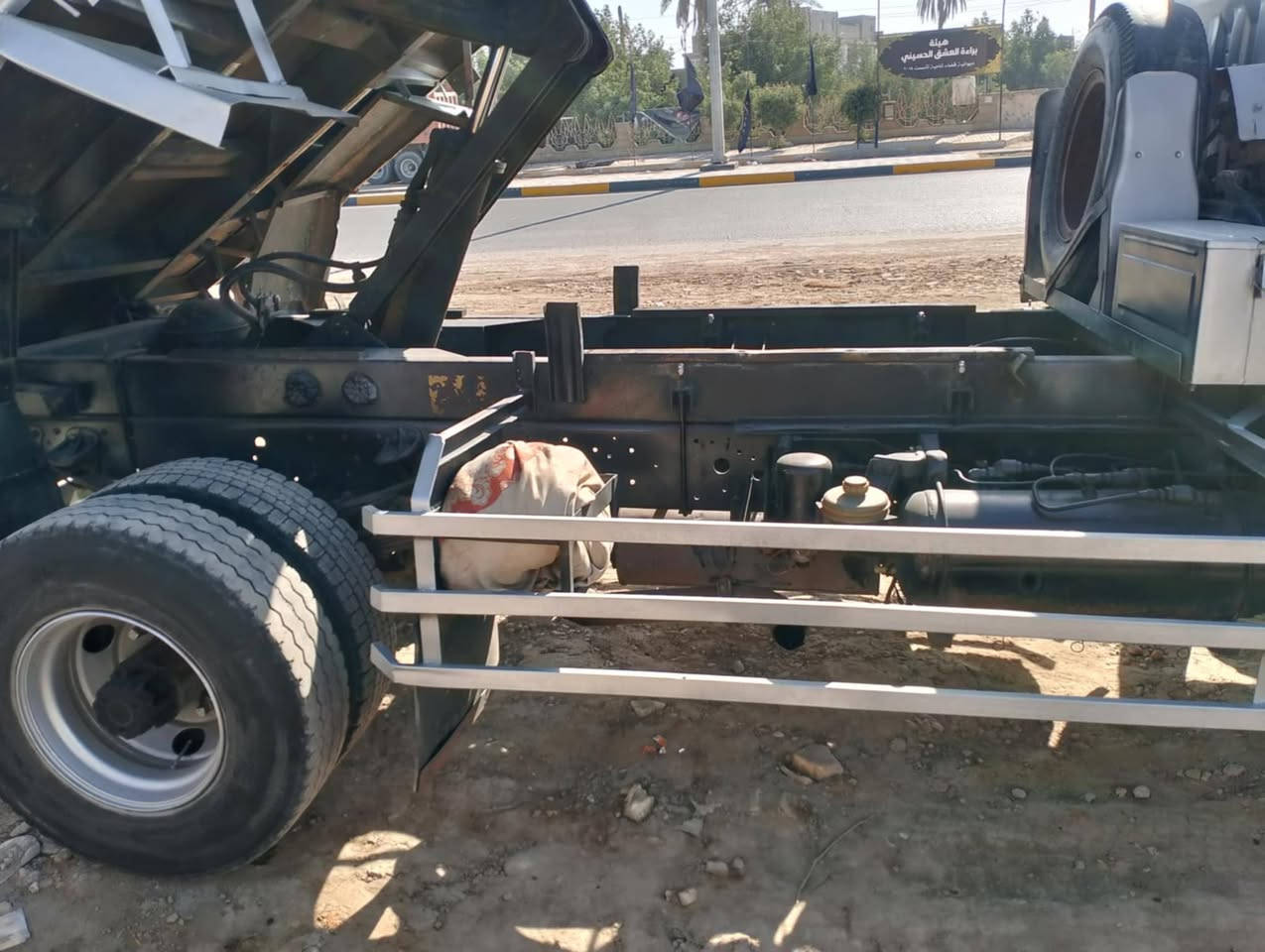 السلام عليكم سياره هينو قلاب للبيع موديل90 سنويه ل27 تخم تاير17,5  رقم بغداد بسامينه مكان شاميه مكلف بالنشر الاستفسار على الرقم***********
