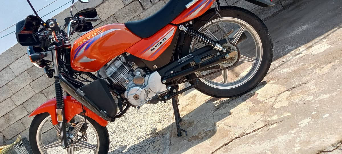 السلام عليكم 
دراجه دايوان عضم 2024 
المكينة 150
رقم أو سنوية ب اسمي 
اخذتهة زيرو قبل شهر 
ابيعهة هية وغراضهة صندوق + درع + واقيات يد + خوذة +اريل       اتصل ***********
               واتساب
