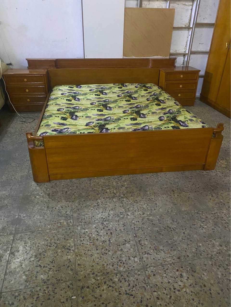 غرفة النوم صاجي عيراقي اصلي ٦قطع نضيف حيل سعر ٤٠٠ ألاف عنوان دهوك بروشك *********** دهوك, العراق
