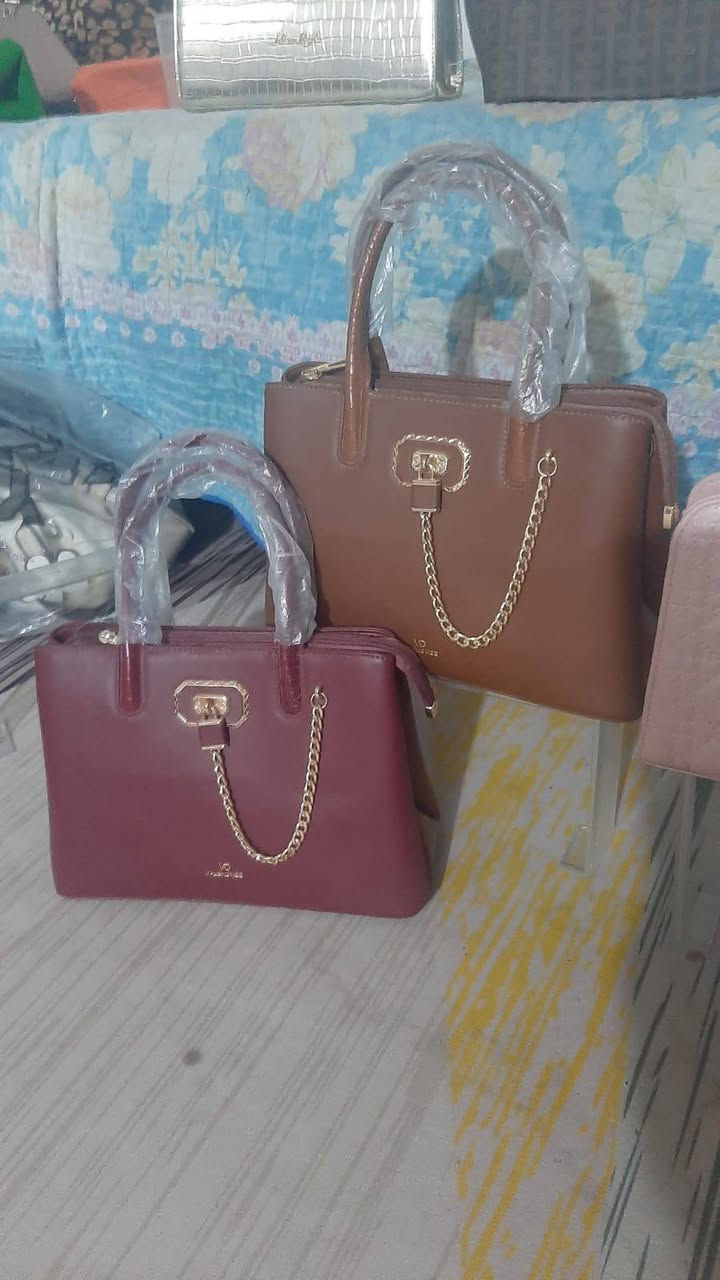 تصفية محل جدد وماركات متنوعه حقائب واحذيه نسائيه متنوعه للبيع مكان كربلاء تجون وتشوفون بعينكم كله ماركات ستندر سعر الحقائب عل 10 وسعر الاحذيه على 5 اي استفسار ***********
