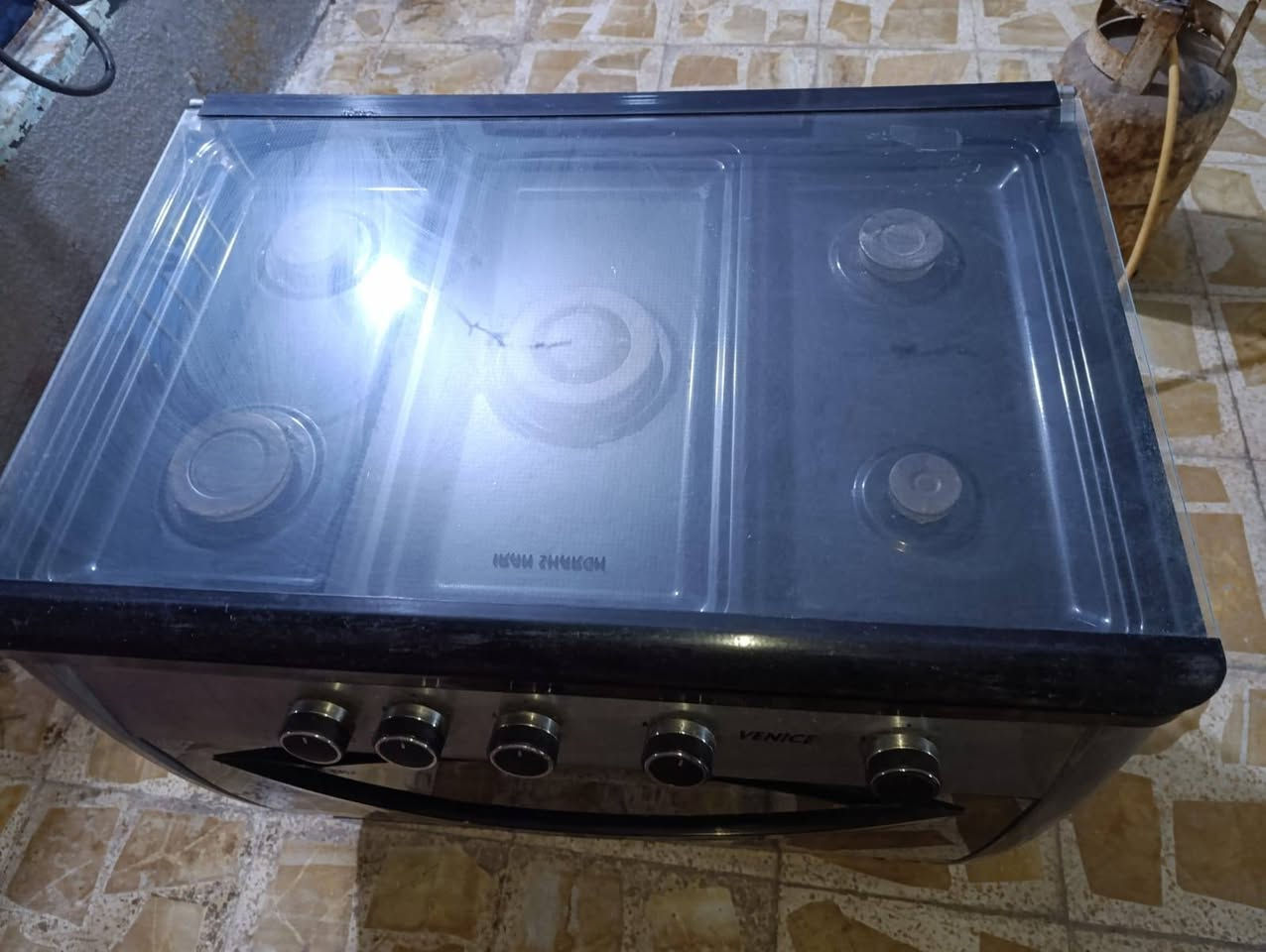 السلام عليكم طباخ للبيع 5مشاعل بدون فرن هوه نظامه هيج يجي بدون فرن عنوان بغداد الحسينيه الراشديه كراج الاسدي سعره 100 و بي مجال بسيط متواجد واتساب ***********
