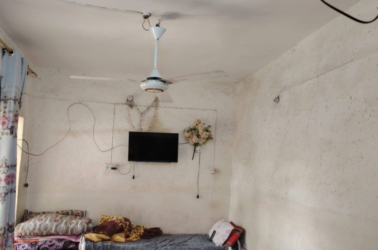 بيت للبيع
المساحه 230 متر
الواجهة 11.5 م
النزال: 20 م
يحتوي على 5 غرف
3 غرف بالطابق الأول
2 غرف بالطابق الثاني
استقبال+ هول
مطبخ+حمام +طارمه
الموقع العسكري الأول قرب جامع الجوادين
تلفون ***********
