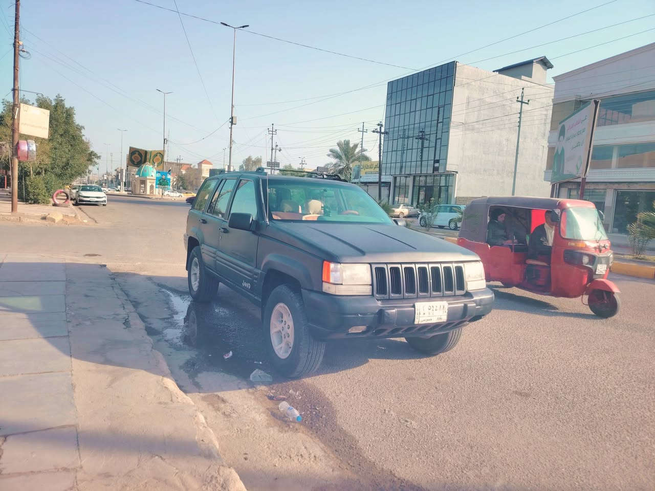 جيب 1998 مكينه قبل سبوع شادلها   vvt  صدر جديد طخم تاير كهربايات كلها شغاله لايت زنون كشافات ترايك وين ما تريد سياره جاهزه *********** سعر 43
