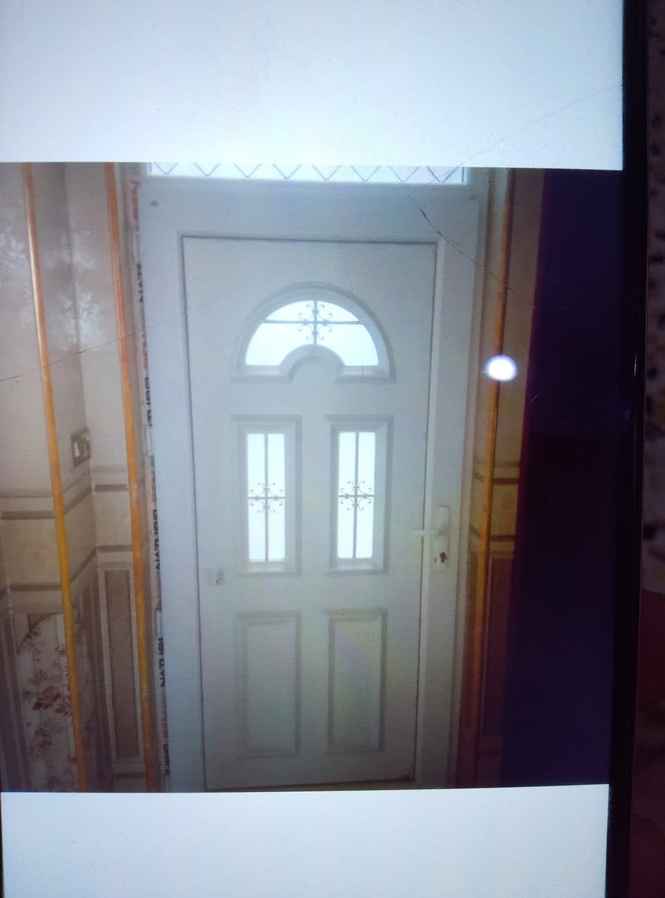 السلام عليكم موجود كرسته مستعمله بس جديده مال بيوت وتانكيات ماء ومغاسل نضيفات وابواب خشب صاج وتركي ***********
