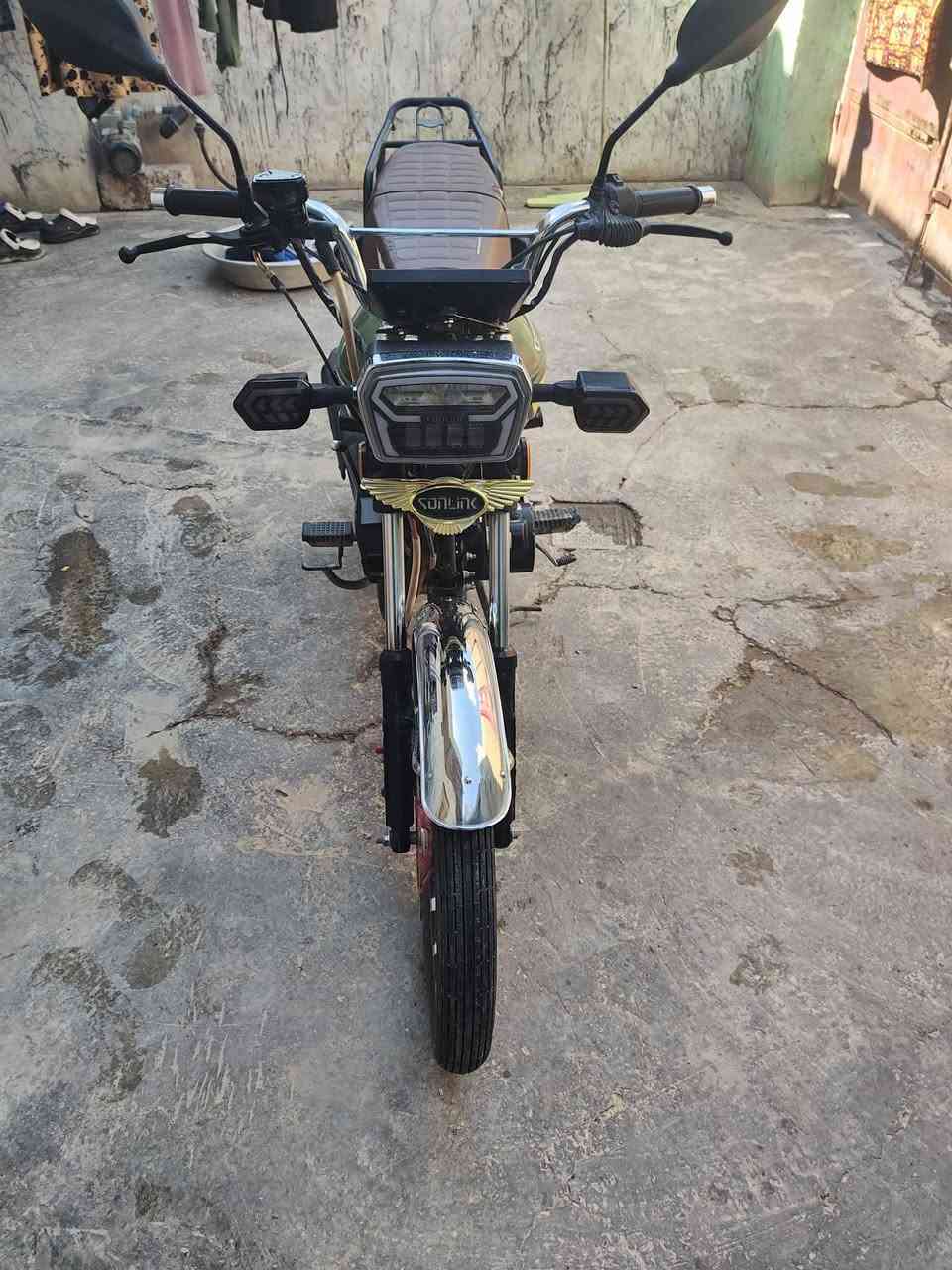 السلام عليكم دراجة للبيع 24شكل 25 نضيفه ما ناقصهه كلشي منفيس+بصمات السعر 725 وبيهه مجال الهاتف ***********
