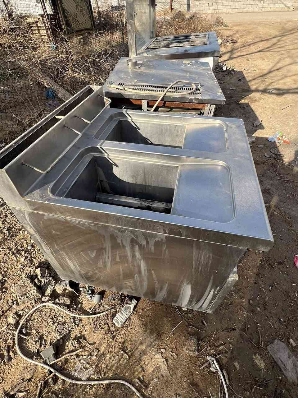 السلام عليكم من رخصت الادمن 

فرن ايطالي كهربائي ثري فيز
طباخ ايطالي 
مقلايه  
قيم واخذ للاستفسار *********** علمآ بيه واتساب
