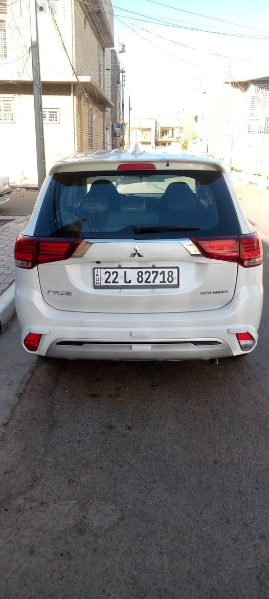 السلام عليكم للبيع مسيوبوشي اوتلاندر موديل 2022 وارد خليجي من الشركه باسمي رقم اربيل... خمسه راكب  محرك 200 ماشيه 23 الف على وظعيه الشركه.. السعر 190.. البيع لغرض حاجه مستعجله.. 
للاستفسار الاتصال ***********
