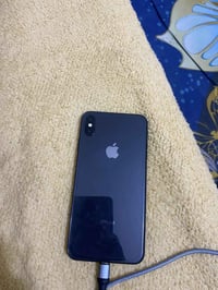 XS MAX جهاز نضيف كلشي ما مبدل بي   ذاكرة ٦٤   بطارية ٨٠   سعر ٢٠٠  مكا...