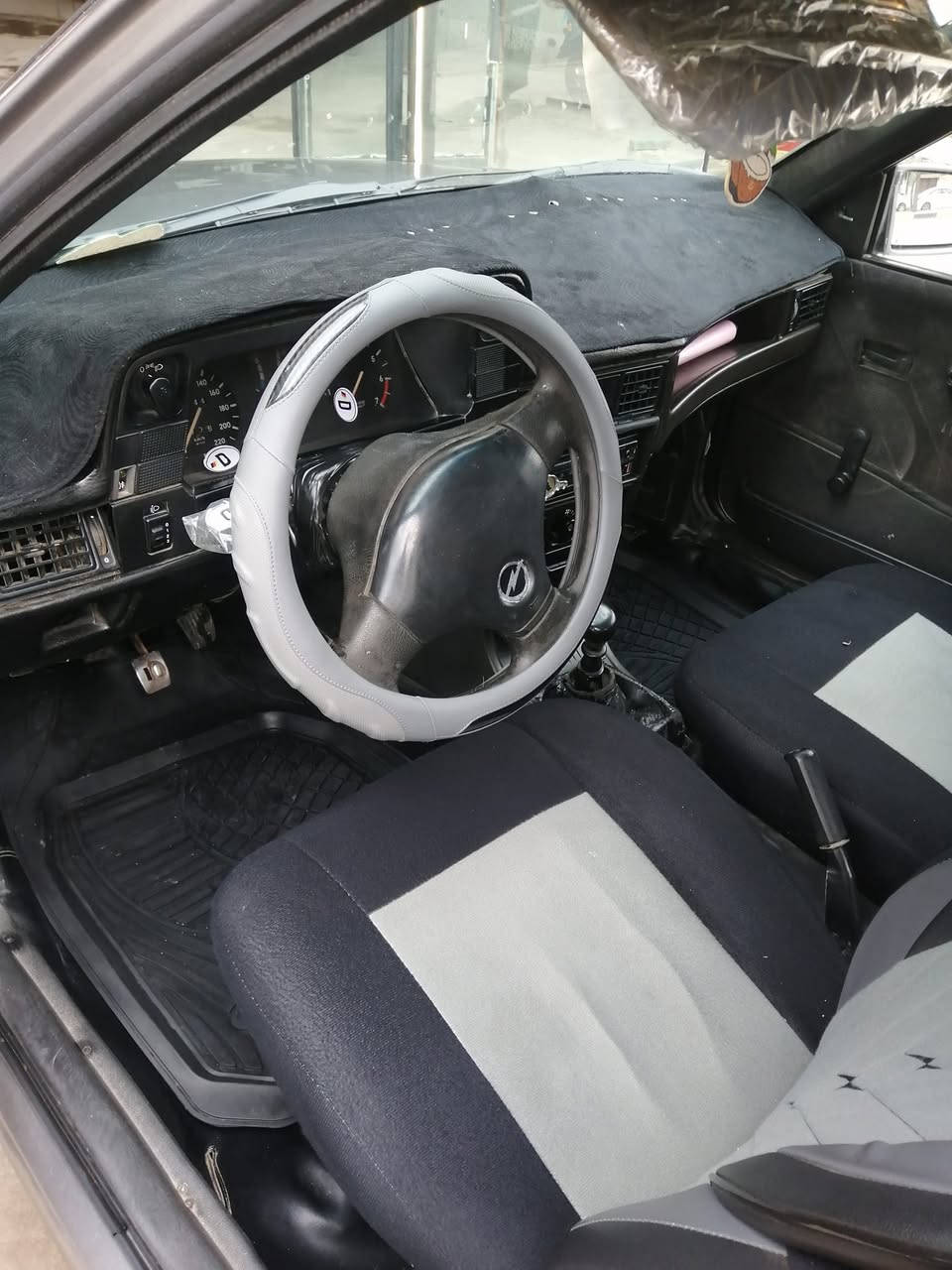 سلام عليكم
السعر ٣١ وبيها مجال حيل قليل
كاديت رقم نينوئ انكليزي موديل ١٩٩١
هزه جديده
مصبوغه جماليه حجم ١٦
كير ومحرك شرط
وشرط التحويل
وبيها كابون ماستر
***********
