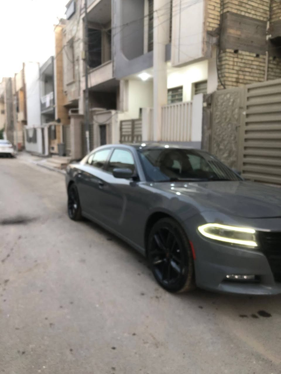 تحيه طيبه السلام عليكم ورحمة
جارجر 2017.  Sxt
فول مواصفات 
6 سلندر 3600
بصمه تشغيل عن بعد 
بصمه ابواب 
شاشه كامره 
تحكم ستيرن 
كشنات جلد 
كشنات كهربائية 
تدفىه كشنات 
فتحه سقف 
قيادة ذاتي 
كير طياره 
ويل كب 
تخم تاير 
بدون حادث فقط بارد جاملغ أمامي هلال جاملغ خلفي 
ماشيه ،80 ميل
جاهز إنشا الله 
رقم اربيل شرط تحويل مباشرة سنويه هزه جديد 
204 ورقه وبيها مجال قليل 
اي استفسار 
*********** 
مكان بغداد حي جهاد 
غير متواجد عل فيس بيع فقط
