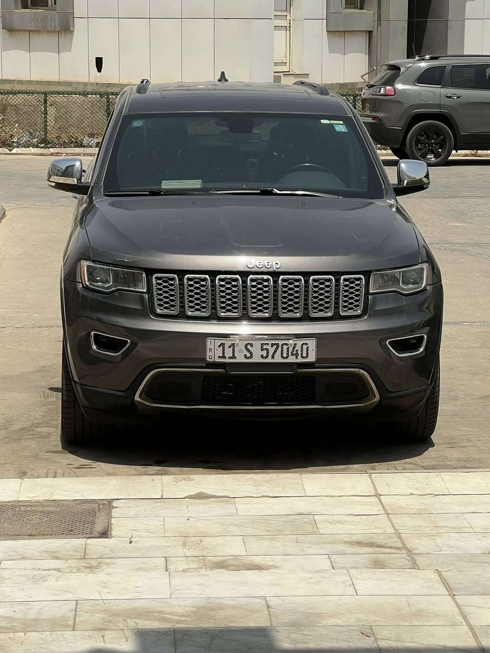 جيب لمدت 2021 
حادثها قطعتين سطحي ايرباك لغود شواصي سليمات 

ماشية 130 الف 
السعر 240 
رقم الهاتف ***********
