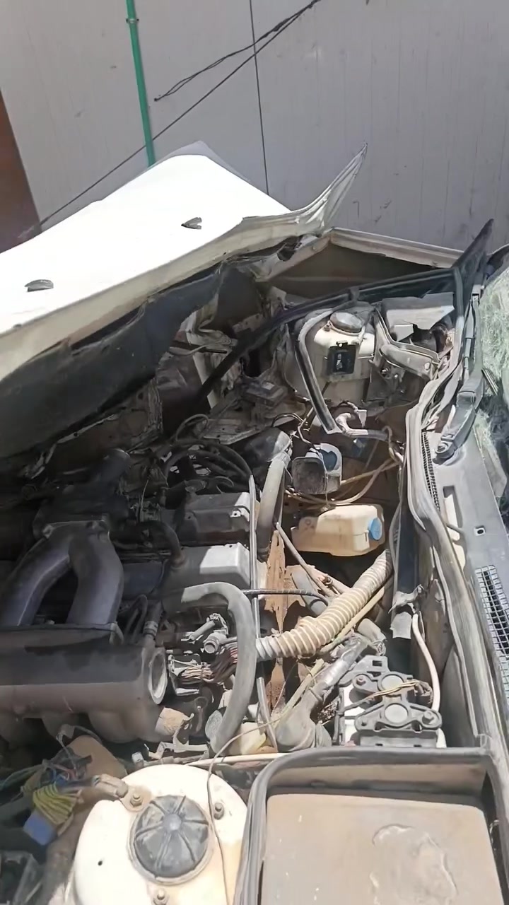 السلام عليكم ورحمة الله 
بي أم 525   موديل 1992 مكينه اوكير بطه 2500 ابيع ع حادثه السعر 20       رقم الهاتف *********** ممتواجد عل فيس
