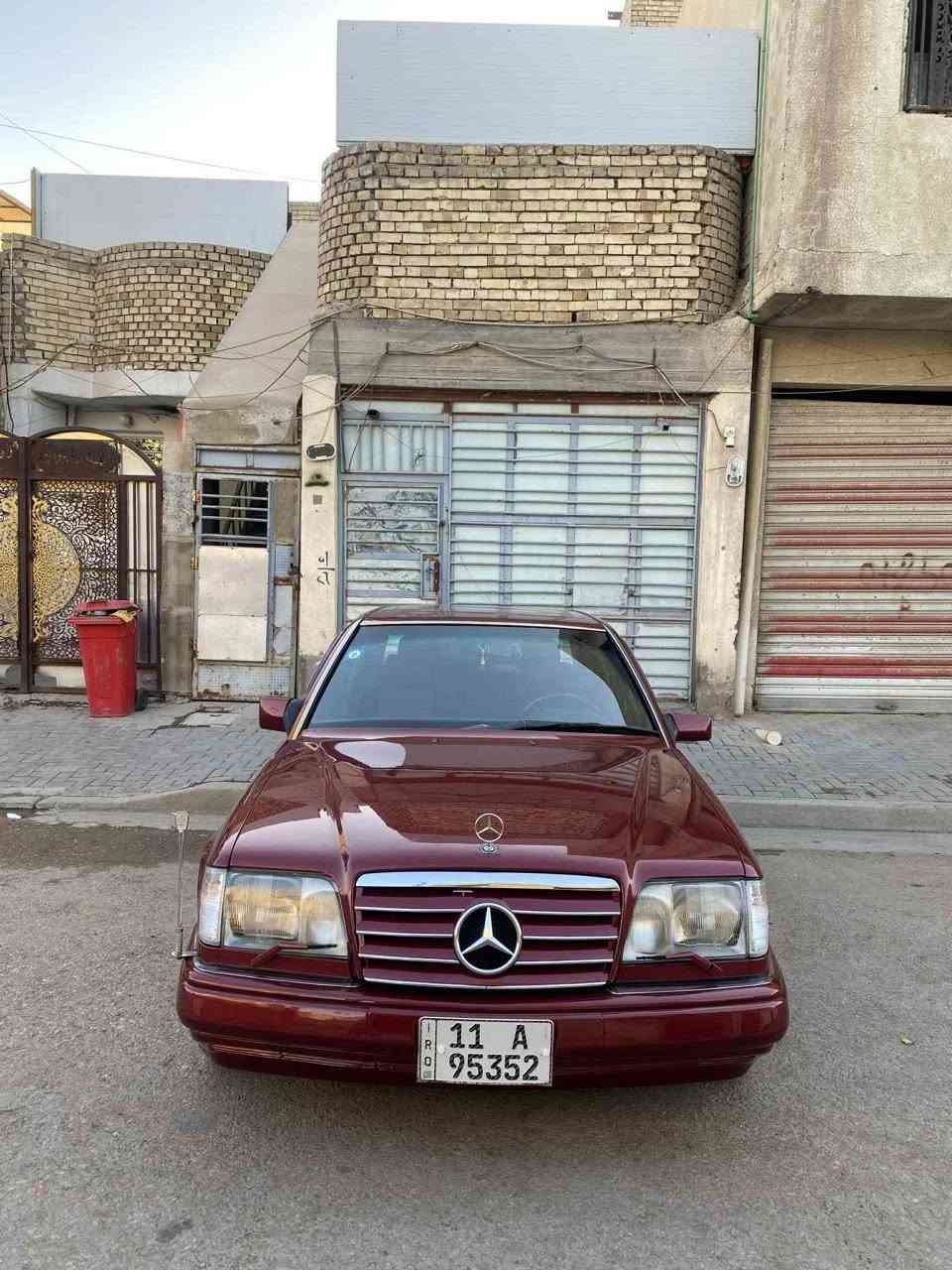 السلام عليكم مارسدس دب موديل 1993 السياره بيه مكانات صبغ بدون دواخل السياره جديده و على وضع الشركه قواعد الدبل بلاديات السياره كتلوكات الشركه بيها و الجناي يعرف شنو جاي
محرك قبق اسود المرغوب 
 اسولف السياره رقم بغداد بسمي تحويل ثاني يوم  وين ميعجبك السياره تبريد ثلج تخم تاير جديد ويل كب بلادي ختم شركه مارسدس مكان السياره بغداد رقم الهاتف ***********
