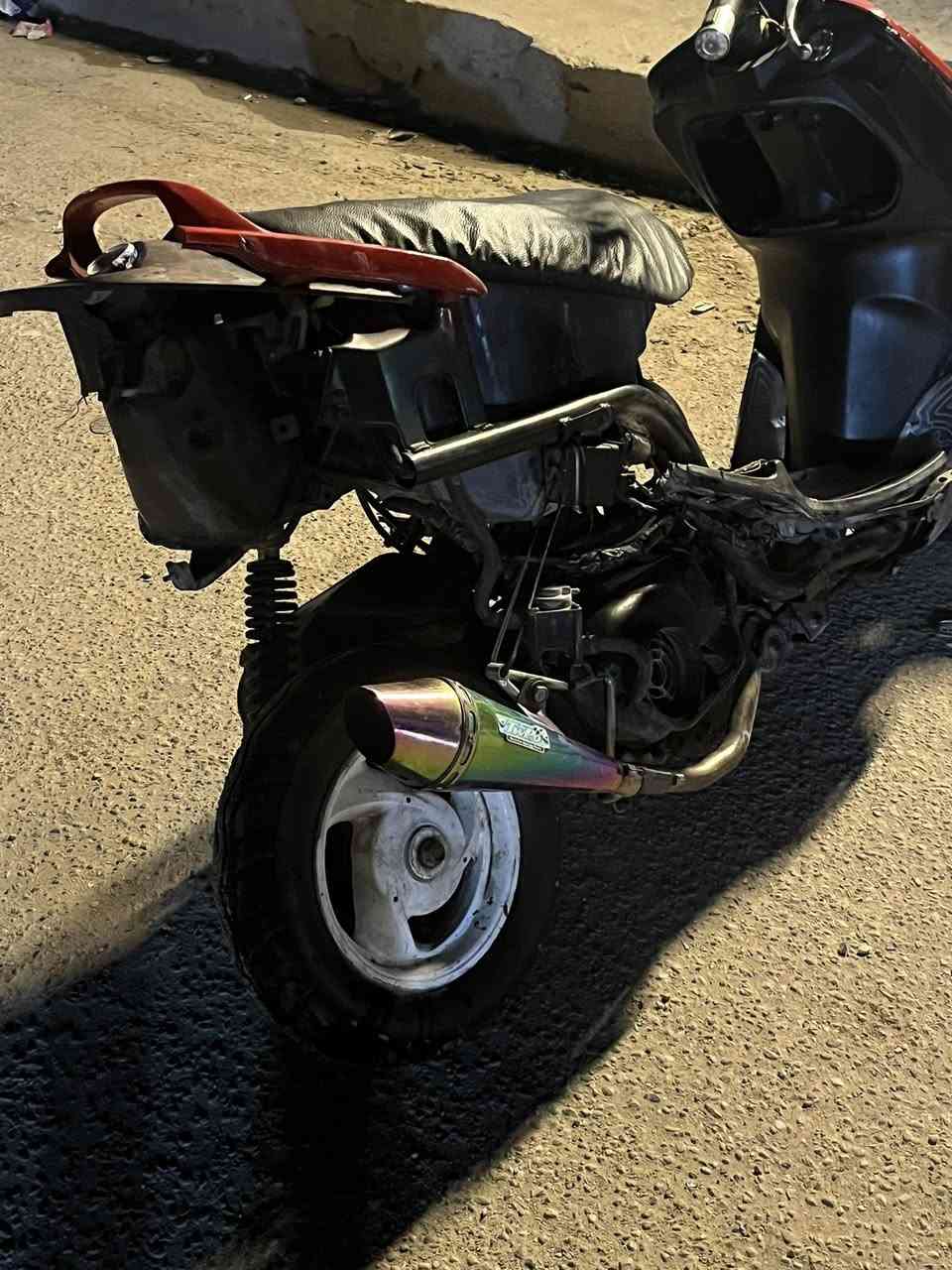 سلام عليكم اخوتي الطيبين اليوم عندي قطعه ماكس ثعلب140 عقل جديد بلك جديد كويل جديد تاير خلفي جديد كتف شحن جديد تاير امامي نص عمر مكينه مجفته كابريتر مال رمبه  الدراجة شغاله هندر (الدراجة ابيعه الك كوم حديد)دراجة سعرهه…150…شباب رحمه الوالديكم الي يطب ويكسر بل سعر ما اتعامل ويا مكاني بغداد بياع..***********
