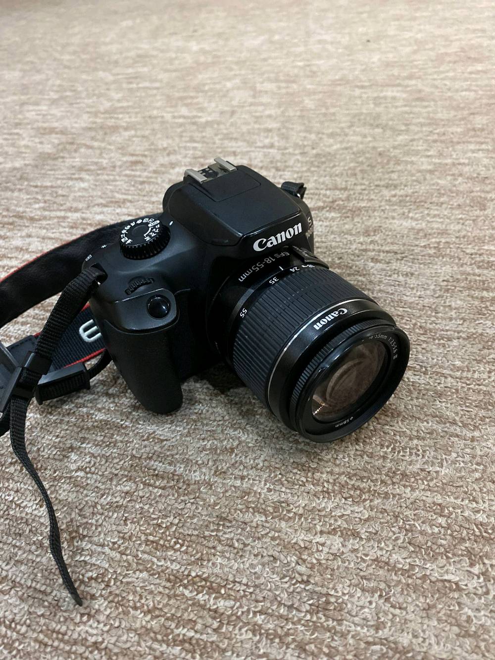 السلام عليكم 
كاميرا كانونEOS 4000D للبيع 
للعلم الكاميرا قليلة الاستخدام جدآ ونضيفة
وكل مرفقاتها بالصور 
السعر200قفل
اي استفسار على الواتساب ***********