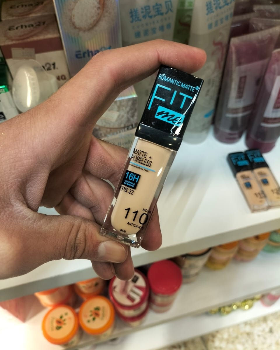 توفر كونسيلر فت مي يتميز بتركيبة الخفيفة التي تتماشى مع جميع أنواع البشرة يساعد على تخفيف العيوب وايضا يوفر تغطية مثالية تحت العيون 
توفر بتدرجات (110+115+120) 
للتواصل واتساب ***********
