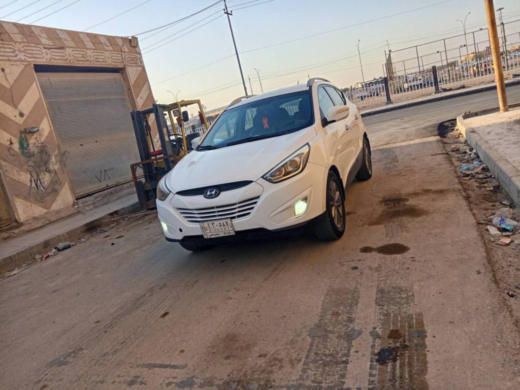 توسان موديل 2015 خليجيه مكفولة من ضربة وصبغ وتبديل مكينه وكير تبريد جهز ماكينه عالشركه سعر 143 للبيع فقط موجوده ذي قار الغراف تحويل مباشر.   *********** ناصرية, ذي قار
