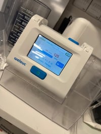 عندي جهاز الفاكيوم سحب السوائل بعده جديده بباكيته ممستعمل  للبيع للتوا...