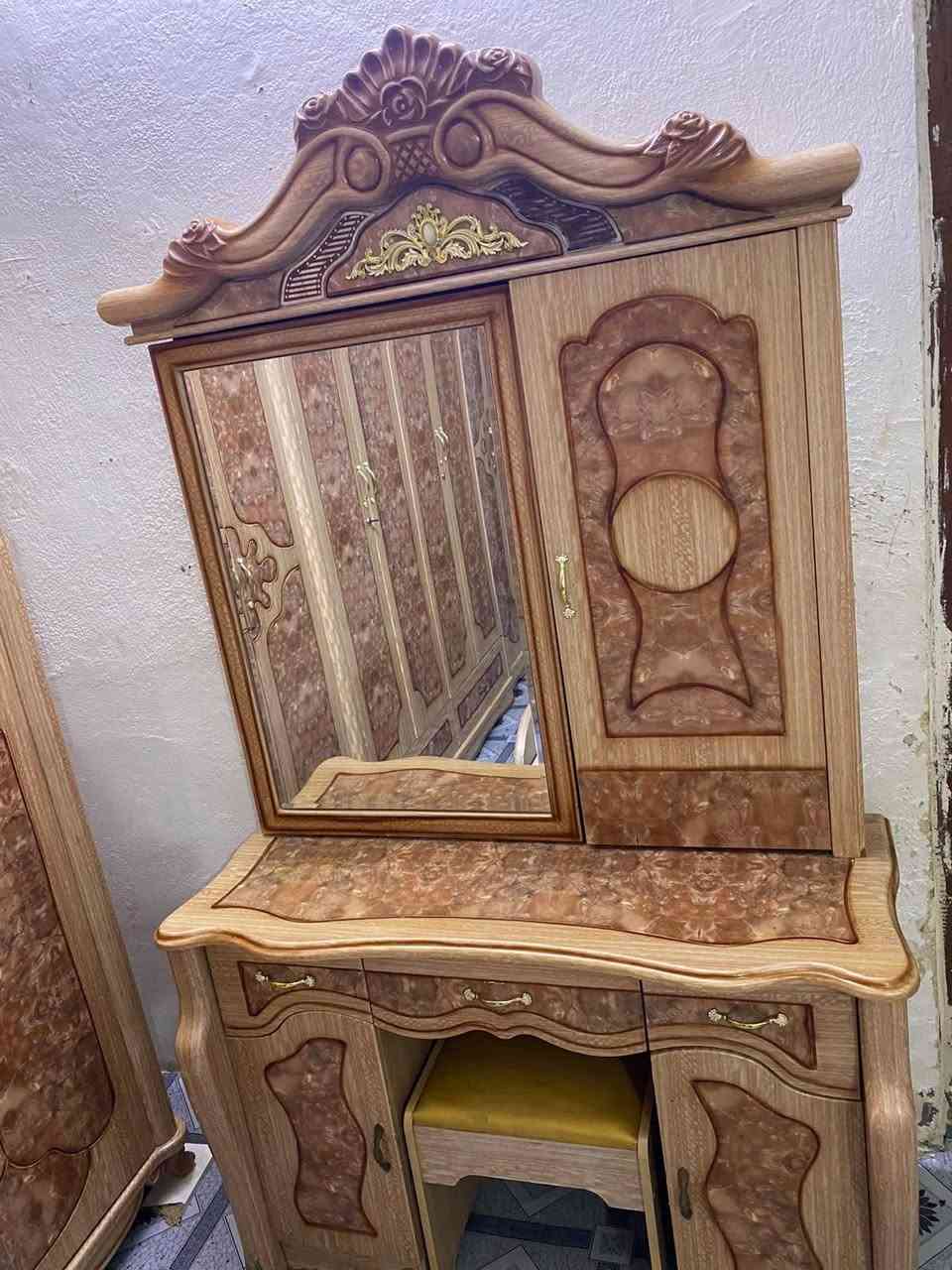 غرفه ملكيه للبيع نضافتها 100/100  7قطع
سعرها 350وبيها مجال للشراي الكنتور 8ابواب رقم هاتف ***********واتساب بغداد
