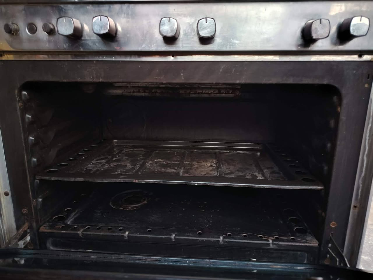 طباخ عشتار نضيف بس فرن ضعيف سعر ٧٥ الاتصال ع رقم تلفون ‏‪***********‬‏
