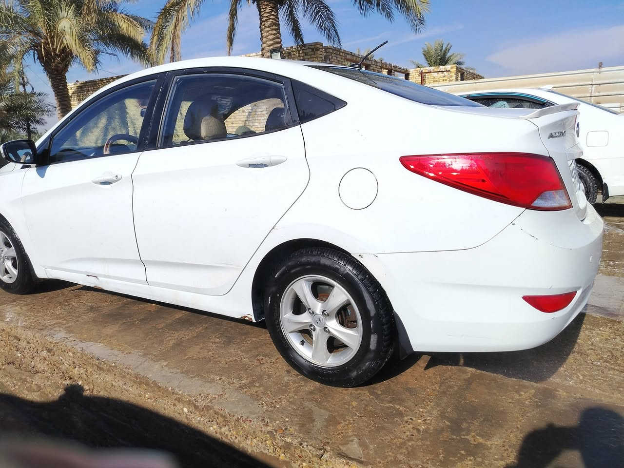 السلام عليكم اكسنت 2016 رقم جديد انكليزي باسمي كير مكينه  مكفولات تبريد شغال نضيفه بيه بس طخه بالبنيد محرك ١٤٠٠
***********
