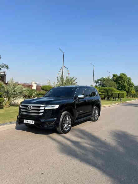 لاندكروز( VX ) SAS) 
2022) تنفس طبيعي 4000
مغلفه كامل PPF
ماشيه 49 الف 
رقم بغداد 
  فول مواصفات  بريم اصل 
بصمهً - فتحه - شاشه كبيره - جلد اصلي وتبريد تدفئه كشن 
لايت عدسه كشن  خزن 
  ويل كب  شاشات تطبيق 
وباقي المواصفات المعروفه 
 السياره مكفوله من الصبغ 
بيه PDR
3 أماكن 
السعر 625 وبيه مجال 
مكان السياره بغداد حي الجآمعه 
***********
