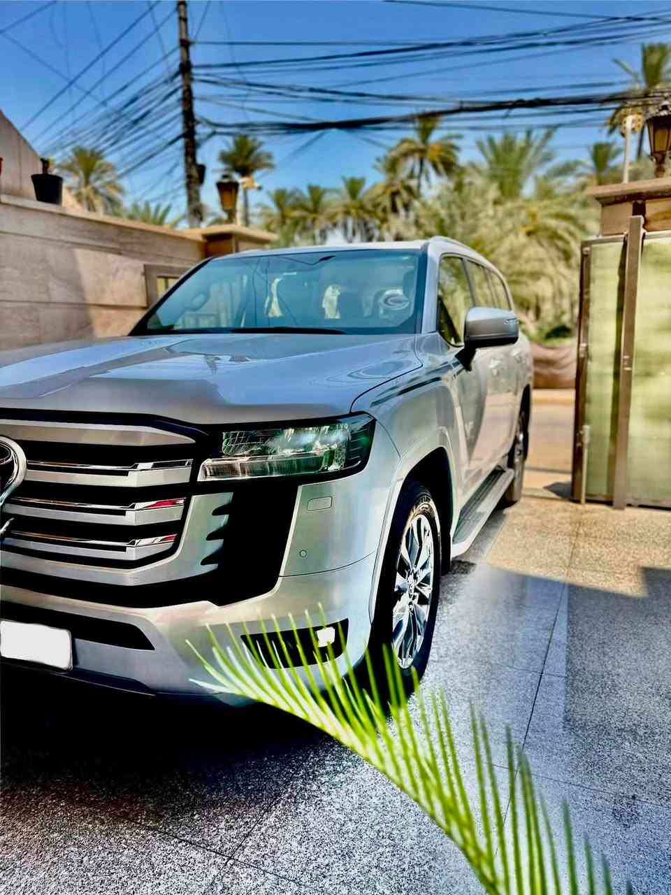 السلام علكيم للبيع
Toyota Land Cruiser 2022
  تويوتا لاند كروزر 2022. 
ملاحضة / رقم السيارة اربيل تحويل مباشر 
لون السيارة سلفر مميز 

  🛣️  المسافة المقطوعة فقط 8000   الف كلم فقط بحالة الزيرو وشرط مشي حقيقي وضمان شركة ساس داخل الشركة 
------------------------------------------------------------ 
✅ المواصفات: فئة GXR ساس معروفة مواصفاتها 
✅ الحالة: كفالة عامة من كلشي بحالة الزيرو 
📞 للأستفسار الاتصال على الرقم
***********
