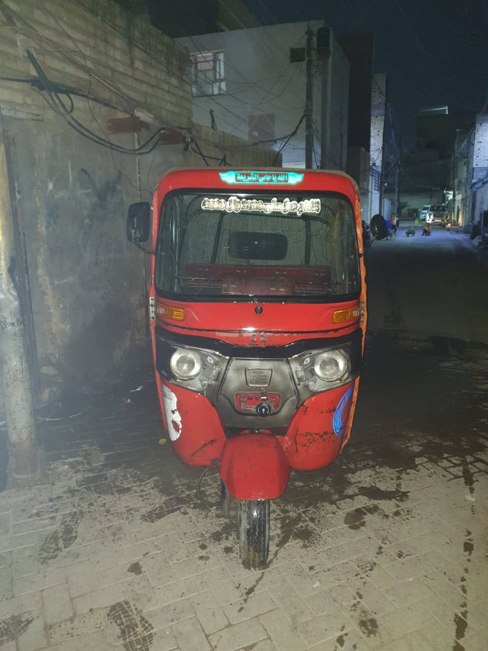 السلام عليكم تك تك للبيع موديل ١٧اوراق كامله مكينه مجفته جديد تخم دير صار سبوع من شديتهن كهربيات كلهه شغاله ركبه جديده اصليه صار ١٠من شديتها صليب جديد تك تك خيرمن الله كبل للشارع تعبت عليها بس بسبب بني جاي ابيع مايشتغل بيها  سعر ٣ملاين و٤٠٠الف بيها مجال بسيط حك جيه ***********واتساب بي
