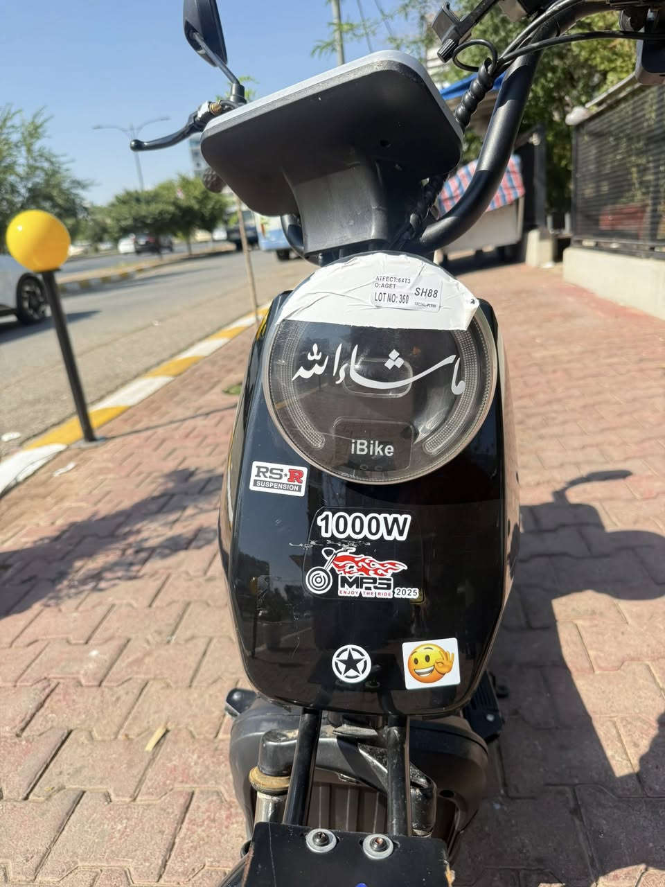 السلام عليكم دراجه شحن للبيع بيها 4 درجات سرعه نضيفه وشحنها حلو بيها بلوتوث وشاشه تشتغل سويج وكارت وبيها هواي شغلات سعرها 200 الف مكاني شارع 60 بخيتاري ***********
