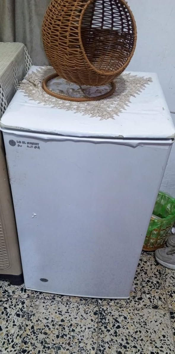 ثلاجه 6قدم للبيع كلشي ما ناقصها نضيفه تجمد وتبرد السعر 75  مكاني بغداد حي العامل لل استفسار واتس ***********
