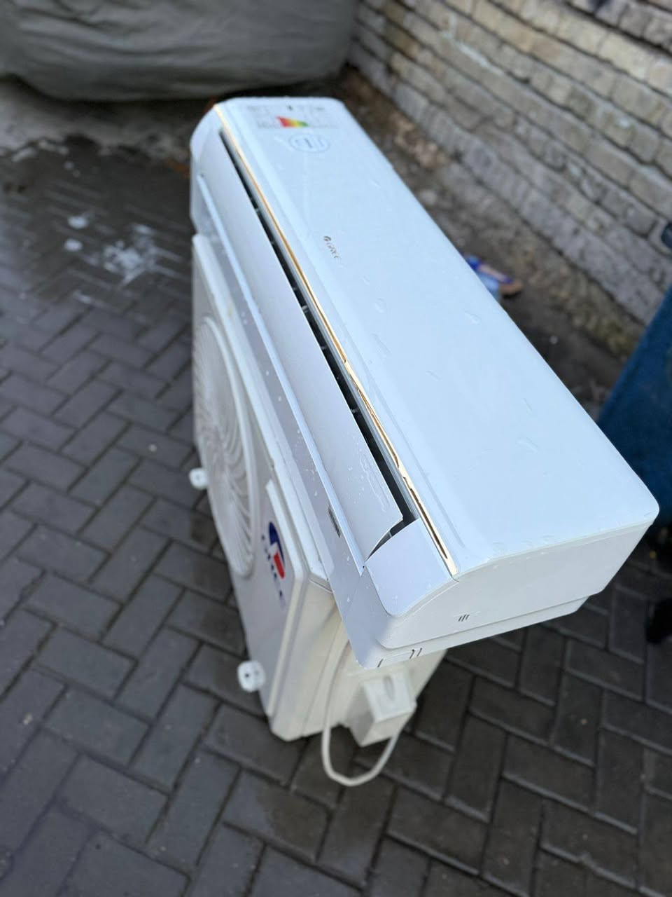 السلام عليكم 
توفر سبالت للبيع شغالة LG انفيرتر كري عادي
‏ مكاني بغداد مدينة الصدر  ***********
