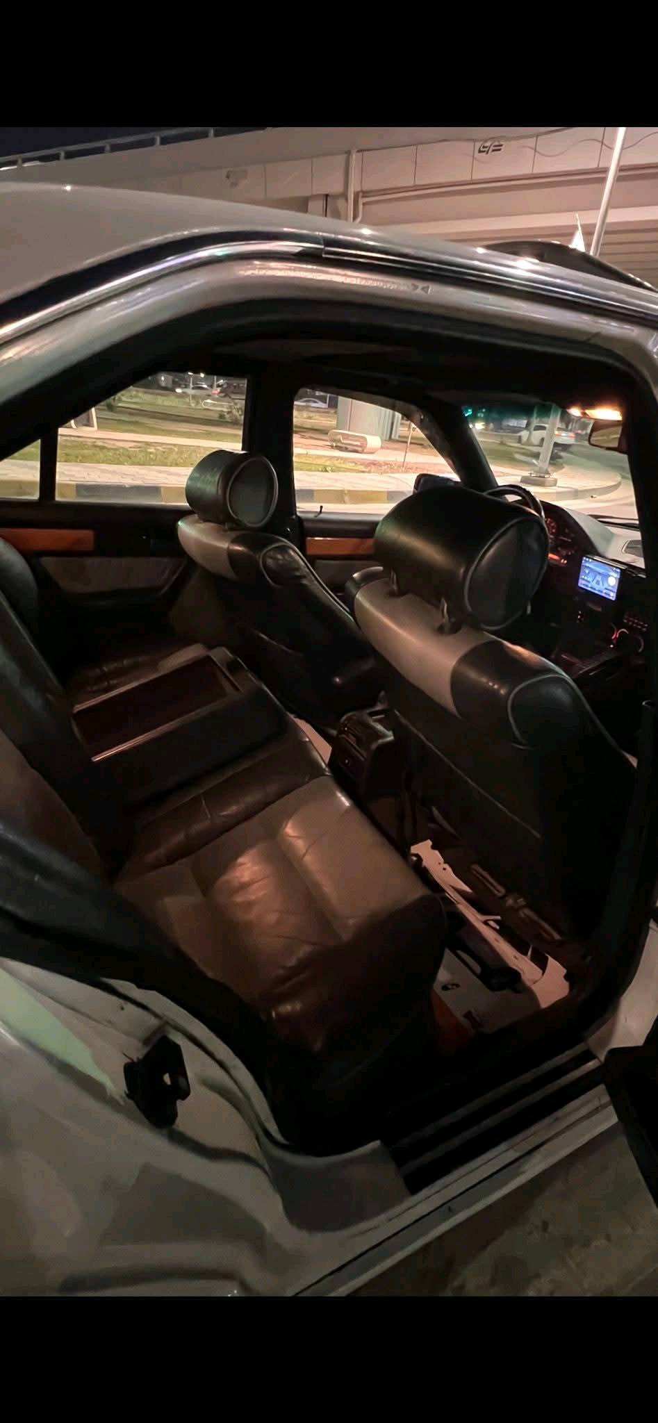 السلام عليكم 

 بي ام 525 فانوس موديل 1991 للبيع او مراوس وارد امريكي حادث جاملغ امامي فقط صبغ عام جماليه السياره احلى من الصور بهواي
كير محرك مكفولات
السياره فول مواصفات
فتحه
بجم عريض
دعامياتm امامي خلفي
تلفون بلاد
كراسي كهرباء فول تحكم
تجاوي كهرباء
تدفئه كشنات
جام اربعه كهرباء
مري منفصل كهرباء
برده خلفيه كهرباء
دبل ايرباك
دمام صندوك اصلي
ويل خليه جديد اصلي
سنتر لوك
جام كهرباء 4
لايت زنون عالي
شاشه كامره دواره امامي خلفي
كهربائيات شغاله بيها ملاحظات كلش بسيطه 
وباب عكس السايق يراد فقط كيلون 
والجام الخلفي عكس السايق ما ينزل تصليحه بسيط 
تبريد منضومه جديده كامله بس بنهاية الصيف الكمبريسر صار بي صوت
السياره جاهزه صدر بي ملاحضات بسيطه بل امامي الخلفي جديد
رقم انبار دولي الجديد  تحويل ثاني يوم مشروع وطني السعر 75 وبيها مجال حك الجيه 
العنوان بغداد الدوره 
***********
