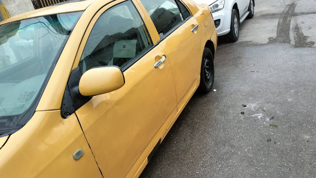 سلام عليكم بي وايدي موديل 11 مصفره هيه كير ومكينه مكفوله وتخم تاير عنوان بغداد حي جهاد سعر 37 رقم تلفون ***********
