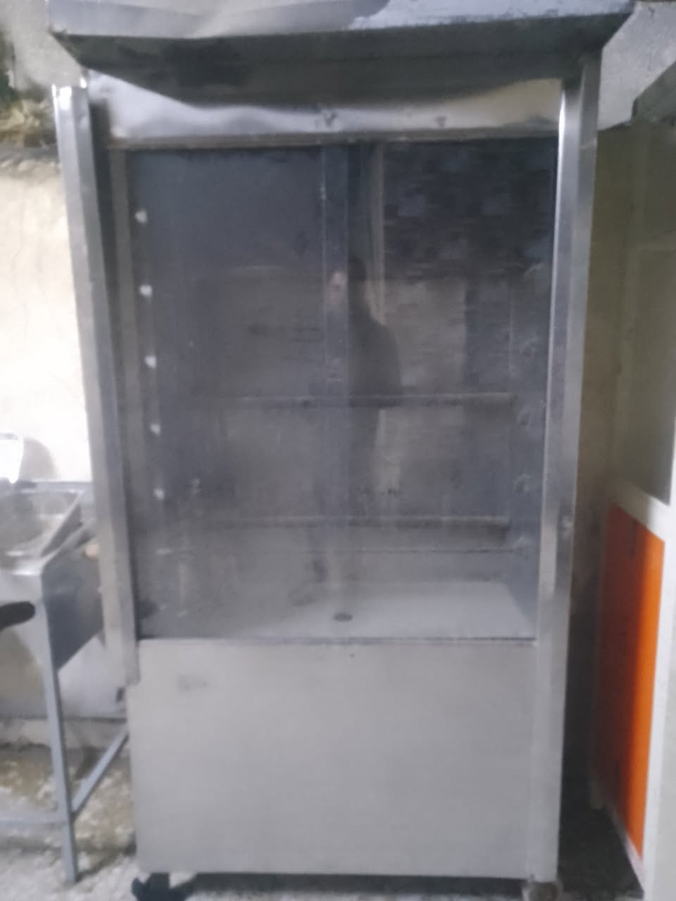 غراض مطعم كامله نصيفه جدآ
السعر كل الأغراض ب مليون وميه العنوان بغداد ***********
