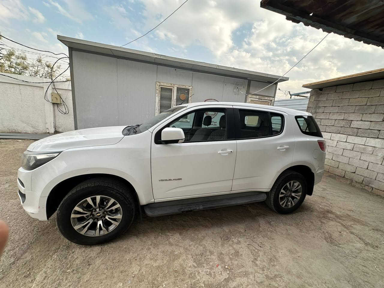 السلام عليكم بلايزر موديل ١٨ خليجي استلام شركه سياره على ايدي من الشركه مكفوله كفاله عامه بيه بارد قليل ماشيه ٦٤ الف كيلو للبيع او مراوس بجارجر خليجي السعر ١٧٥ مكان بغداد الحريه ***********
