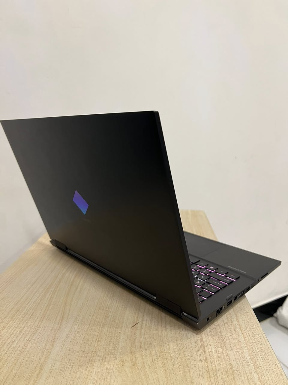 السلام عليكم 
لابتوب hp omen للبيع
كارت شاشة 3060
تفاصيل حاسبة والمواصفات بالصور
نظيفة كلش واستعمال كلش قليل ✅
السعر مليون و 300

مكاني بغداد حي الجامعة 
تواصل ***********
