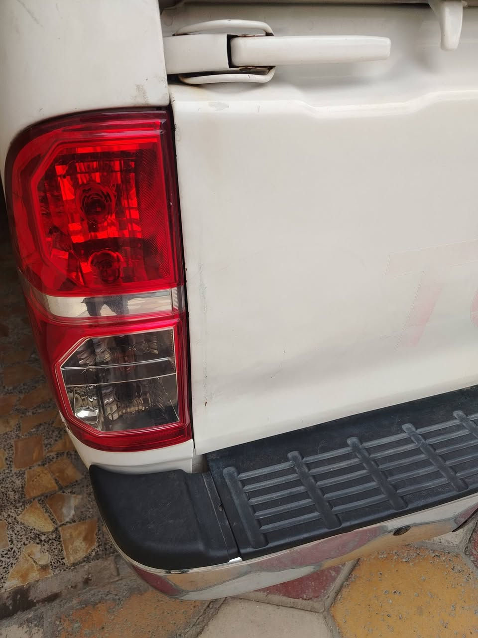 بيك اب فور ويل موديل ٢٠١٣ رقم بغداد ماشيه ٢٠٥ الف اوتوماتيك بيها بارد بس شبرين وشخوط قليله السياره كلش نضيف ***********
