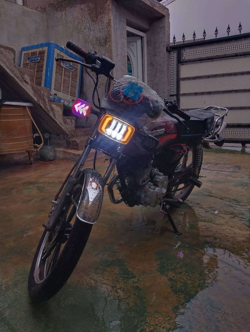 سلام عليكم 
2023
دفعت الكمرك وره فتره ضيعت ال اوراق وما راجعت مرور ومحتاج اريد ابيعهه كهربايات كلهه جديده شغاله بس بكلايت تبدل جاملغ الوره وشد بكلايت ابريكات خلفي ومامي محرك مفتوح بس خير من الله انكر سلف وطلع وين متريد سعر 400وبي مجال شويه رقم الهاتف ***********
***********
