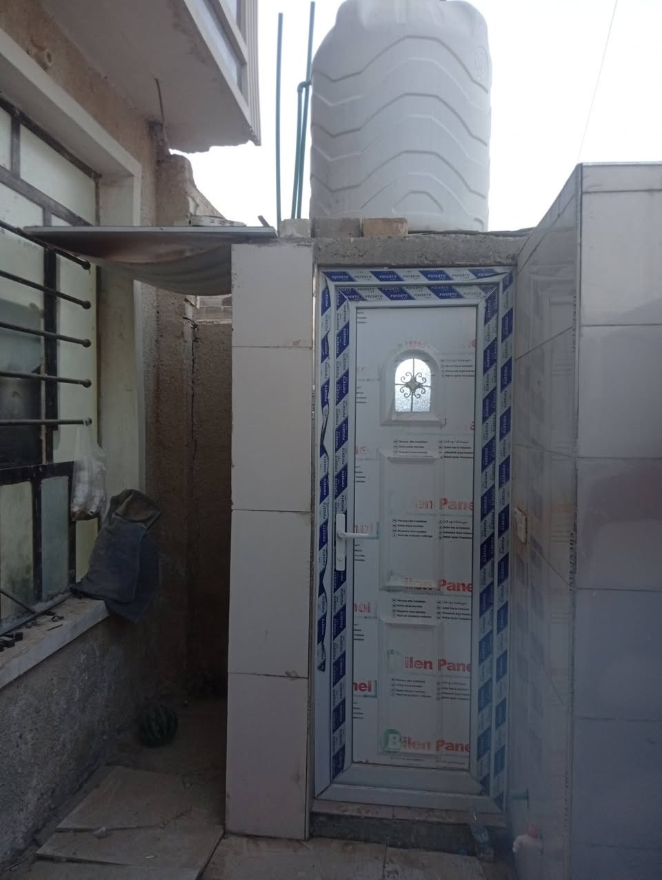 السلام عليكم بيت مساحه ١٠٠ مترا طابق واحد  للبيع 
قرار ٢٥ وكاله ام الصوره بدور الشرطه قرب مولت المصري 
السعر ٧٠ وبي مجال ستفسار أكثر ***********
